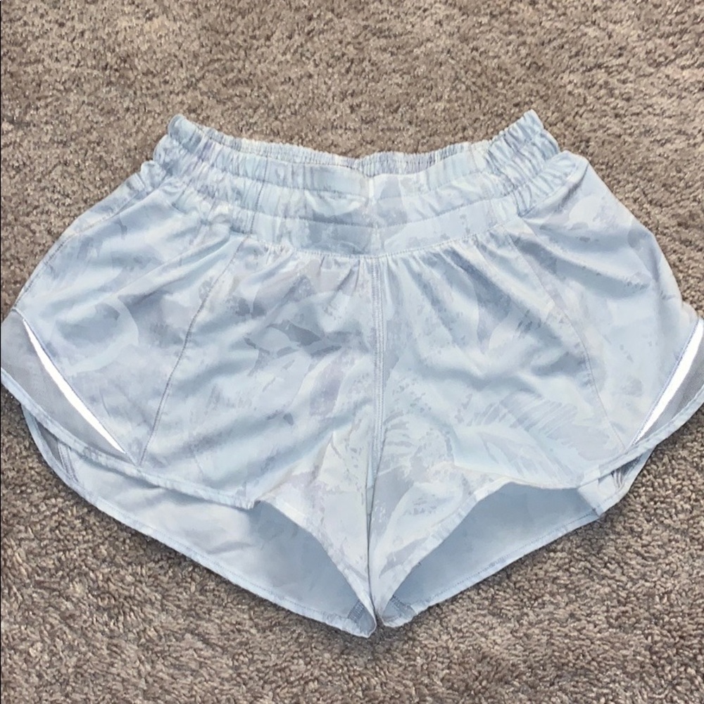 white printed lululemon hotty hot shorts
